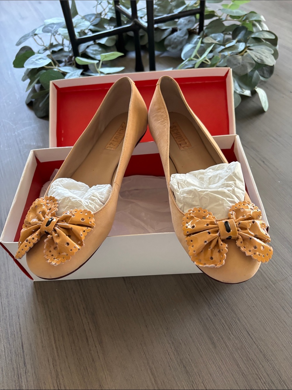 SCHUTZ Tan Bow-Accent Leather Ballet Flats
